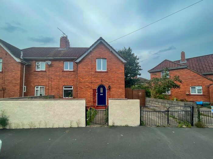 6 Bedroom Semi-Detached House To Rent In Charfield Road, Southmead, Bristol, BS10