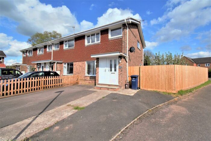 3 Bedroom End Of Terrace House To Rent In Bridge Close, Gillingham, SP8