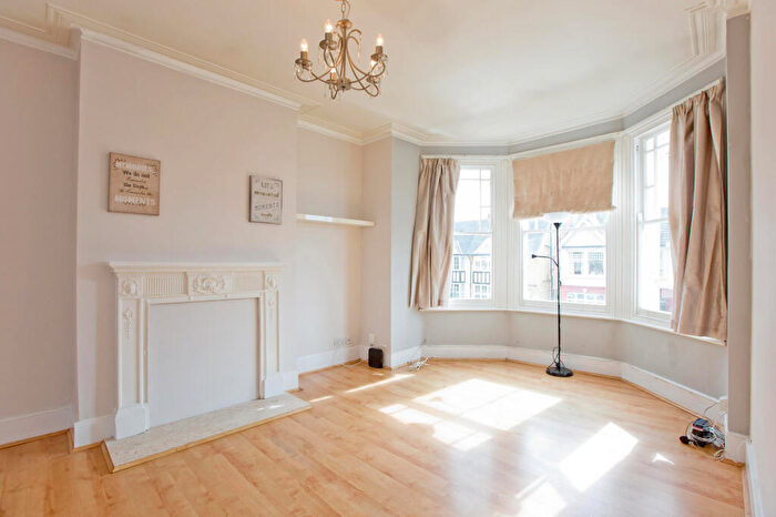 2 Bedroom Flat To Rent In Harlech Road, London, N14