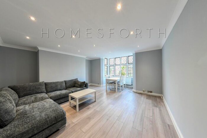 3 Bedroom Flat To Rent In Wendover Court, Finchley Road, NW2