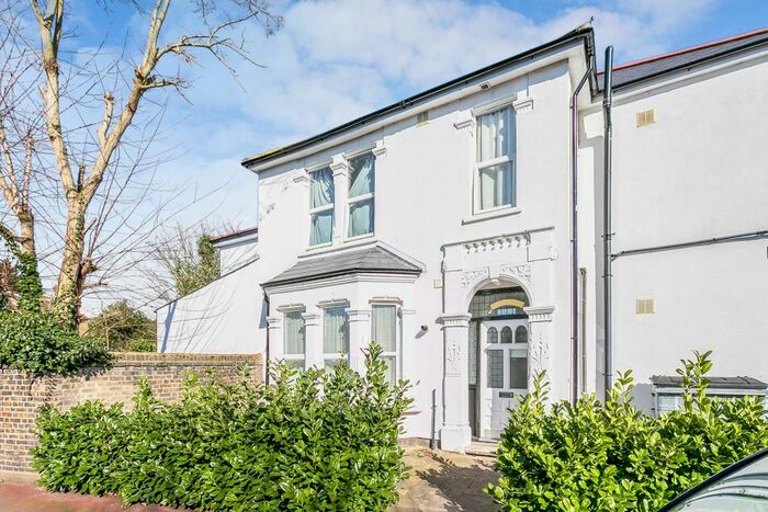 2 Bedroom Flat To Rent In Wanstead Park Avenue, London, E12