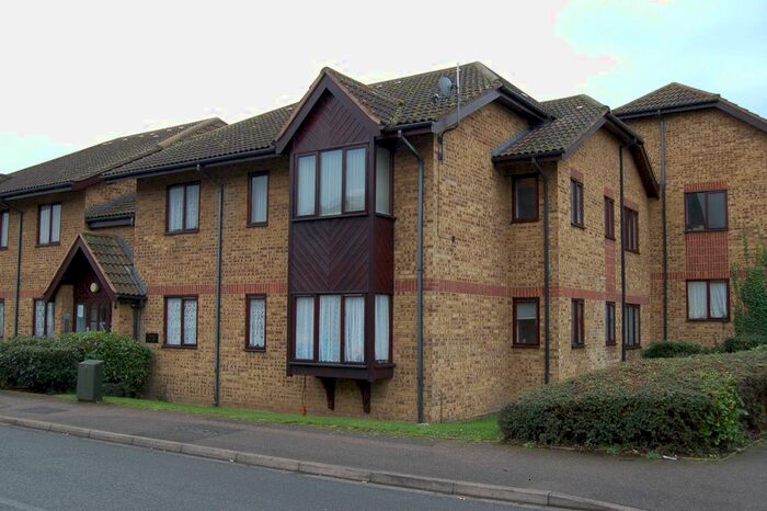 2 Bedroom Flat To Rent In Redwood Grove, Bedford MK42