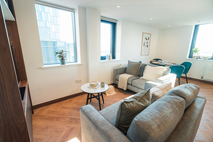 3 Bedroom Apartment To Rent In Apt, Live Oasis Merrion Street Gardens #, LS2