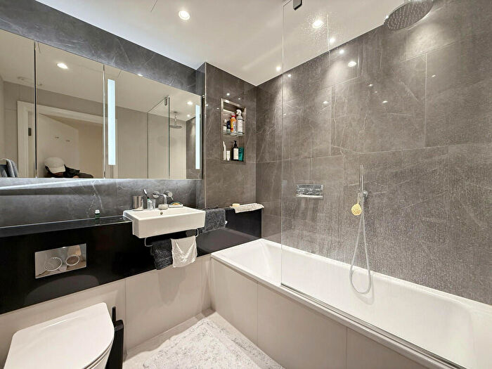 1 Bedroom Apartment To Rent In Marsh Wall, London, E14