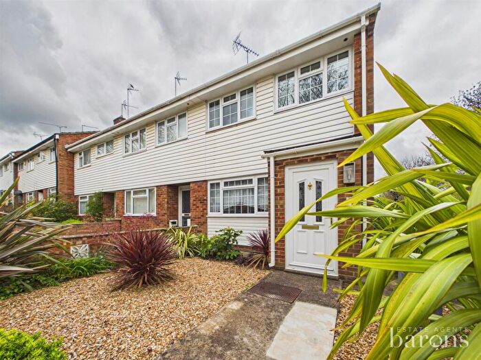 3 Bedroom End Of Terrace House For Sale In Bourne Court, Basingstoke, RG21