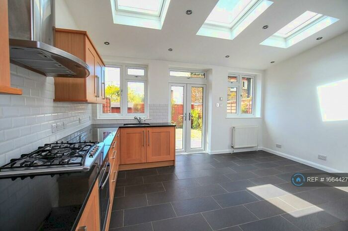 3 Bedroom Semi-Detached House To Rent In Tulsemere Road, London, SE27