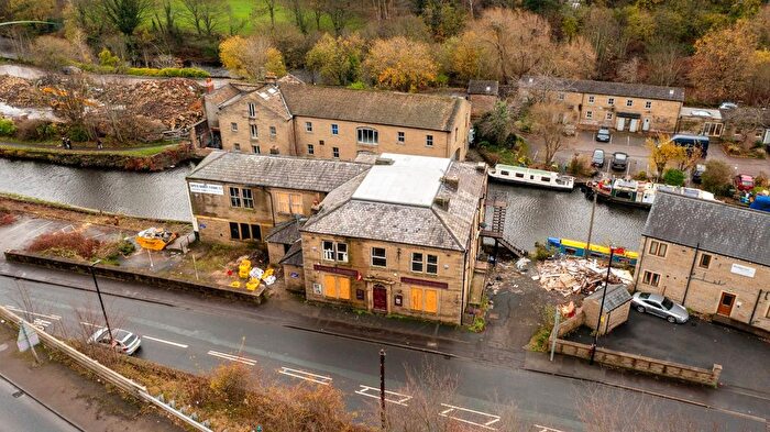 6 Bedroom Pub Bar For Sale In Park Road, Elland, HX5