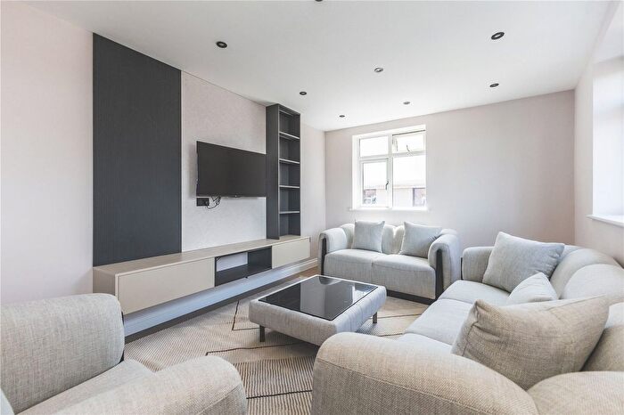 3 Bedroom Flat To Rent In Philpot Street, Whitechapel, London, E1