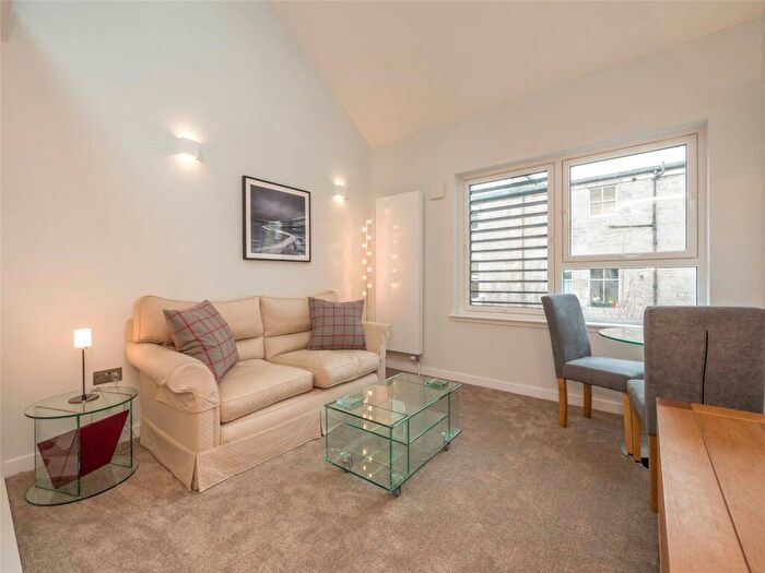 2 Bedroom Flat To Rent In Broughton Street Lane, Edinburgh, EH1