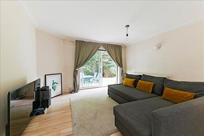 2 Bedroom Flat To Rent In Gordon Court, A The Downs, SW20