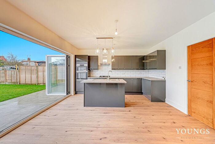 4 Bedroom Detached House For Sale In Oxford Road, Stanford-Le-Hope, SS17