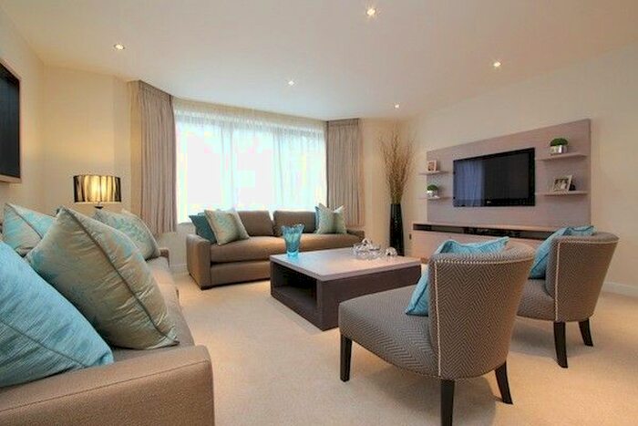 3 Bedroom Flat To Rent In Holbein Place, London, SW1W