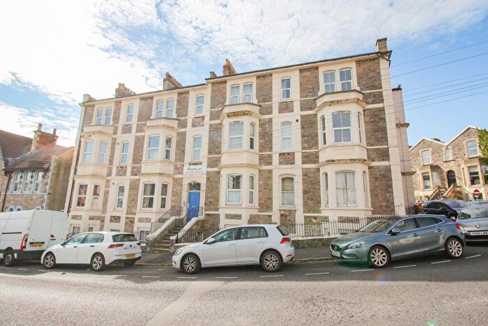 3 Bedroom Apartment For Sale In Centrally Located**Lift & Stair Access** Double Bedrooms**En Suite & Walk In Wardrobe**, BS23