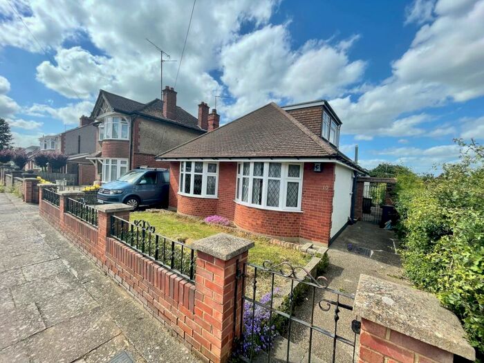 3 Bedroom Bungalow To Rent In Belgrave Road, Luton, LU4