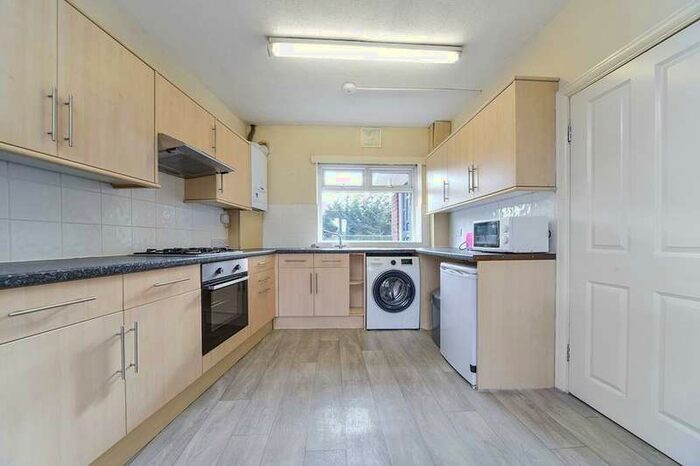 4 Bedroom Flat To Rent In Robin Hood Way, London, SW15