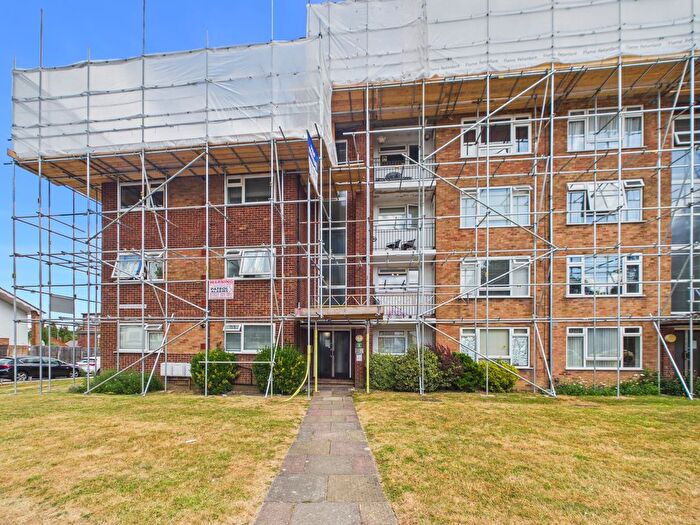 Studio For Sale In High Road, London, N20