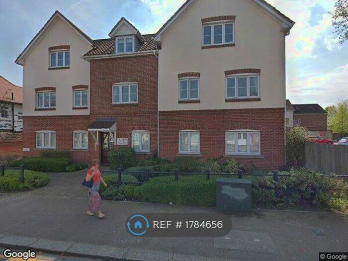 2 Bedroom Flat To Rent In Cranmer Court, Upminster, RM14