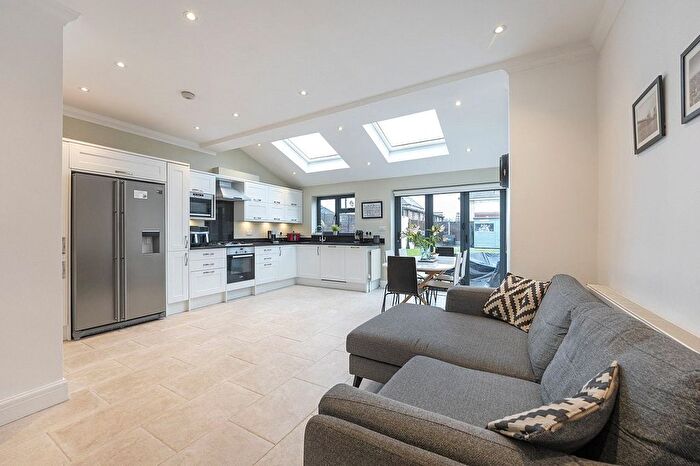 3 Bedroom Semi Detached House For Sale In Gander Green Lane, Sutton, SM1