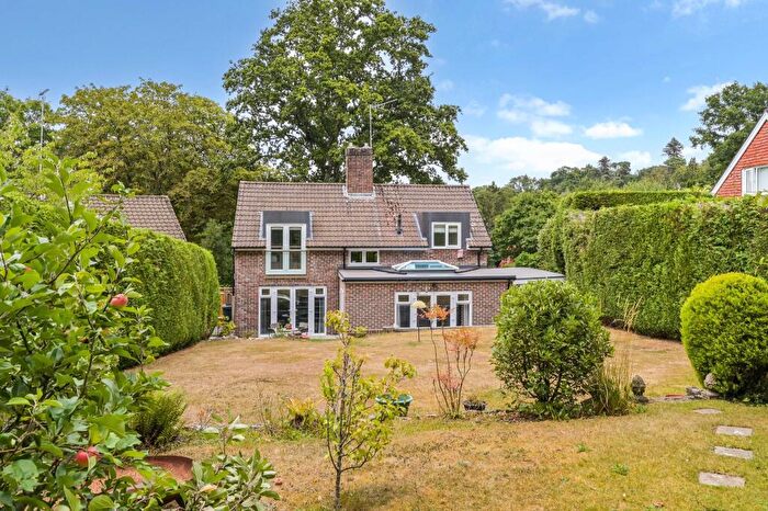 3 Bedroom Detached House For Sale In Bassett, Southampton, SO16