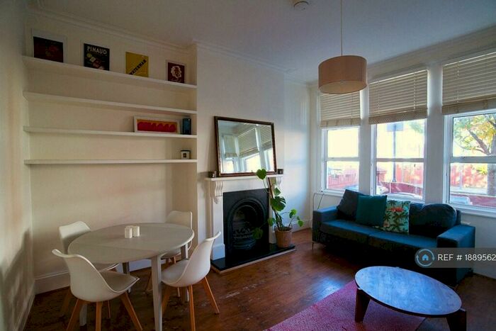 3 Bedroom Flat To Rent In Ivy Rd, London, NW2