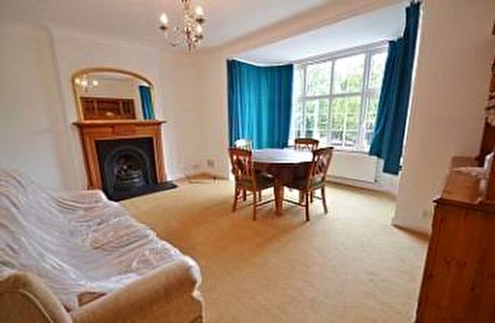 2 Bedroom Flat To Rent In Park View Court, Park View Road, London, N3