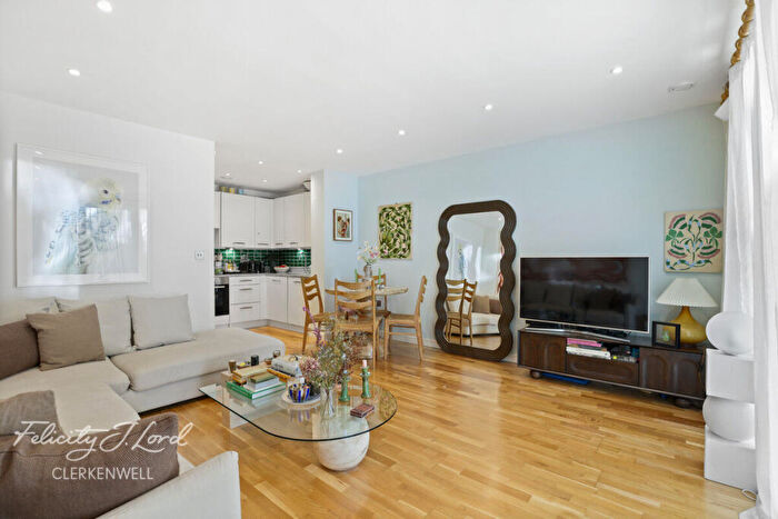 2 Bedroom Flat For Sale In Giles Court, London, E2