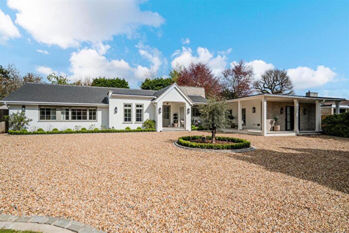 4 Bedroom Detached House For Sale In Russell Close, Walton On The Hill, Tadworth, KT20