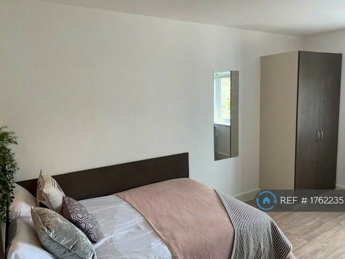 2 Bedroom Flat To Rent In Neuadd Y Castell, Bangor, LL57