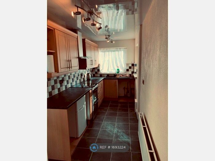 3 Bedroom End Of Terrace House To Rent In Brunshaw Road, Burnley, BB10