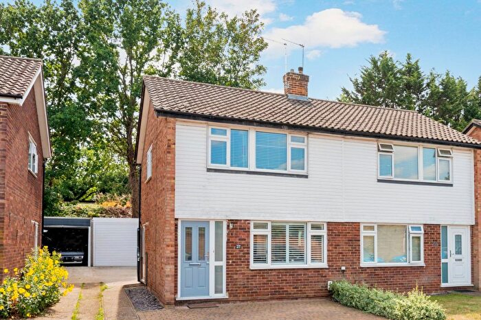 3 Bedroom Semi-Detached House For Sale In Lindley Road, Walton-On-Thames, KT12