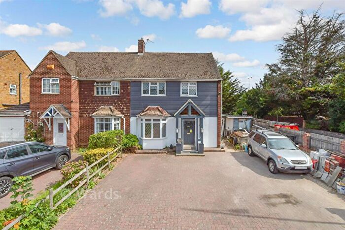 3 Bedroom Semi-Detached House For Sale In The Avenue, Greenacres, Aylesford, Kent, ME20