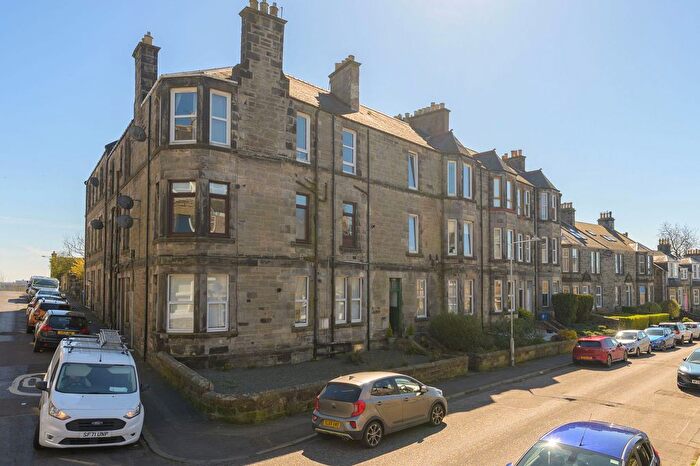 2 Bedroom Flat For Sale In Victoria Terrace, Dunfermline, KY12
