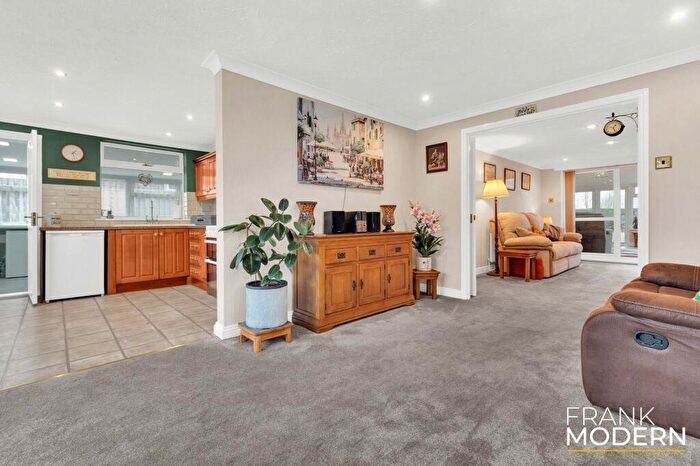 4 Bedroom Detached Bungalow For Sale In Seas End Road, Moulton Seas End, PE12