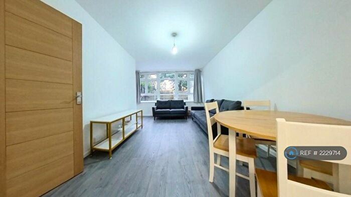 2 Bedroom Flat To Rent In Gatwick House, London, E14