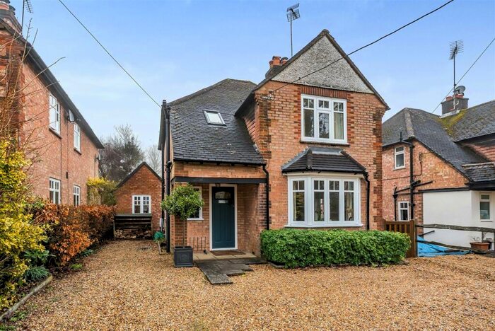 3 Bedroom House For Sale In Holdfast Lane, Haslemere, GU27