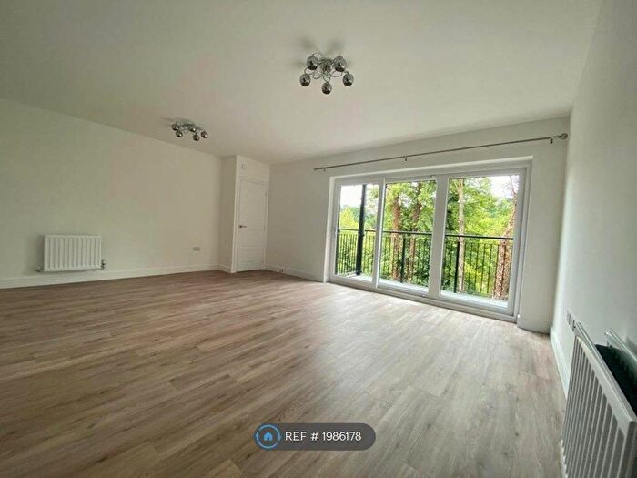 2 Bedroom Flat To Rent In Edinburgh House, Maidstone, ME14