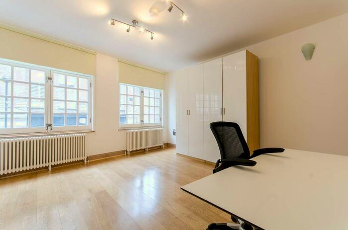 Studio To Rent In Chapel Place, London, EC2A