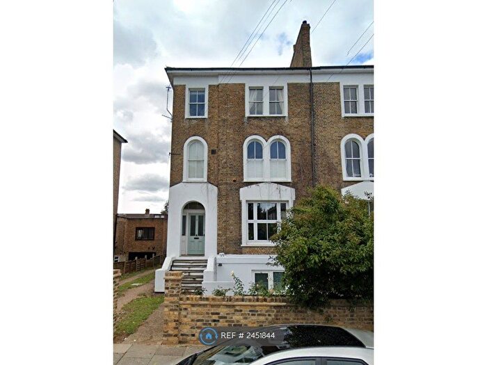 1 Bedroom Flat To Rent In Manor Road, Twickenham, TW2