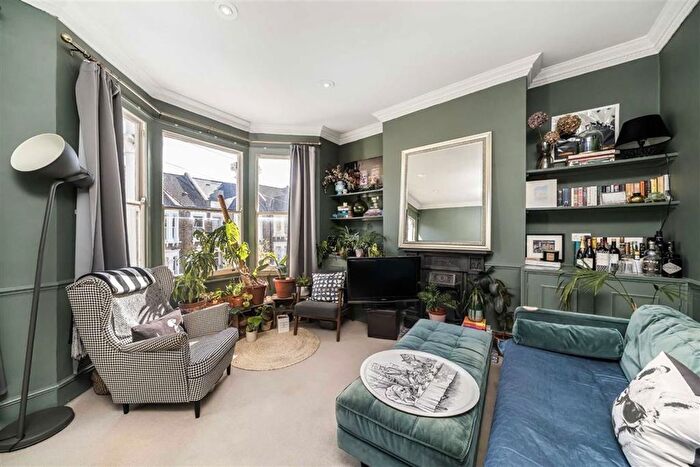 3 Bedroom Flat To Rent In Leander Road, London, SW2