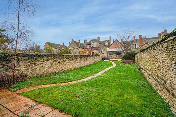 6 Bedroom Terraced House For Sale In West End, Witney, OX28