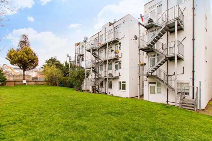 2 Bedroom Flat To Rent In Wood Street, Walthamstow, Walthamstow, London, E17
