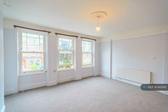 2 Bedroom Flat To Rent In Crouch End, London, N8