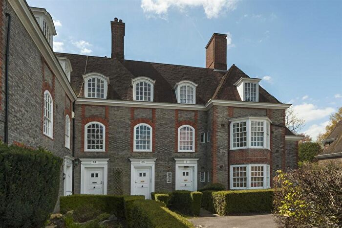 4 Bedroom Apartment For Sale In South Square, NW11