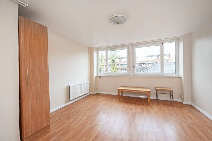 2 Bedroom Flat To Rent In Tolsford Road, Hackney Downs, London, E5