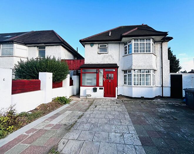 4 Bedroom Detached House To Rent In The Vale, Golders Green, NW11