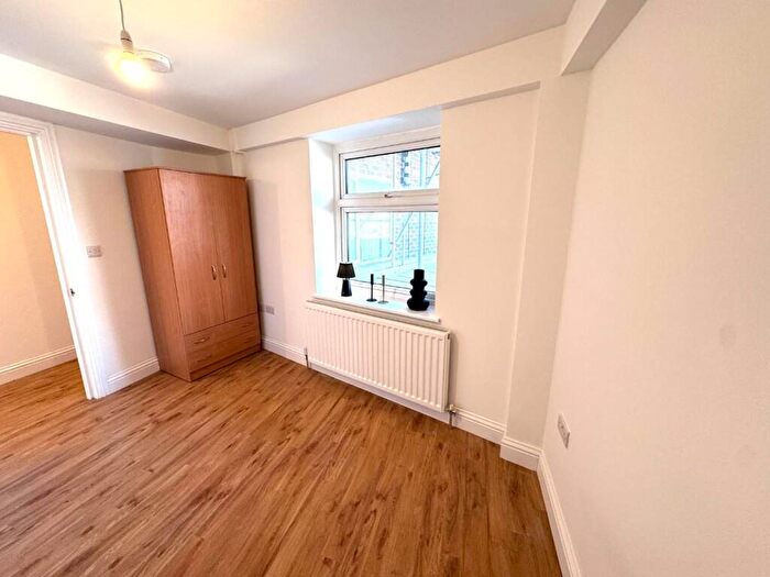1 Bedroom Apartment To Rent In Thames House, Kingston Road, KT3
