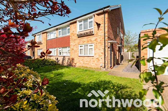 2 Bedroom Maisonette For Sale In Nightingale Drive, West Ewell, Epsom, KT19