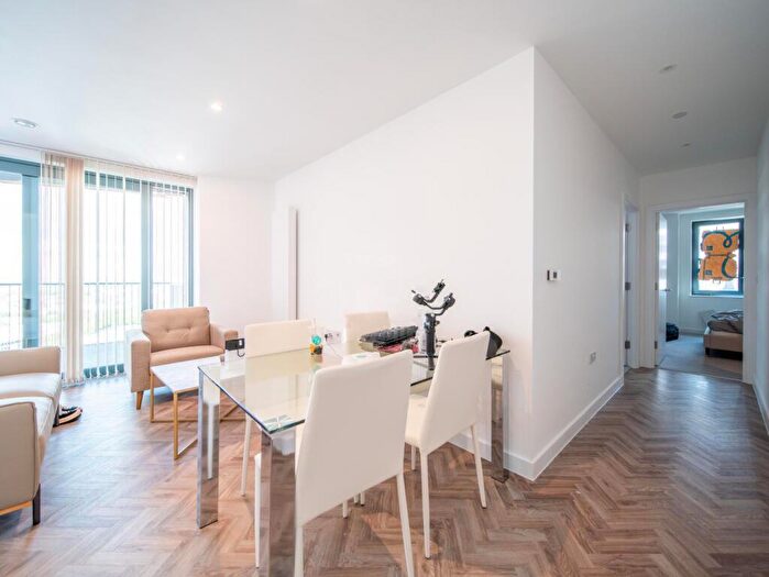 2 Bedroom Apartment To Rent In Skyline Apartments, Makers Yard, London, E3