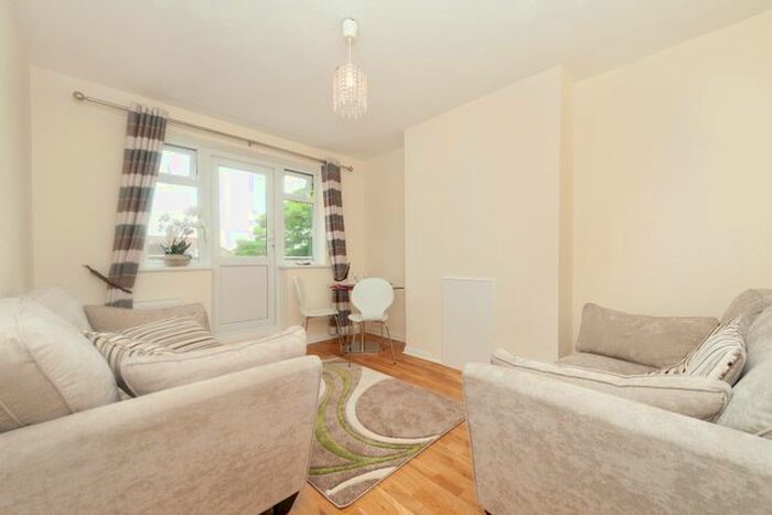 2 Bedroom Flat To Rent In Wilton Road, London, N10