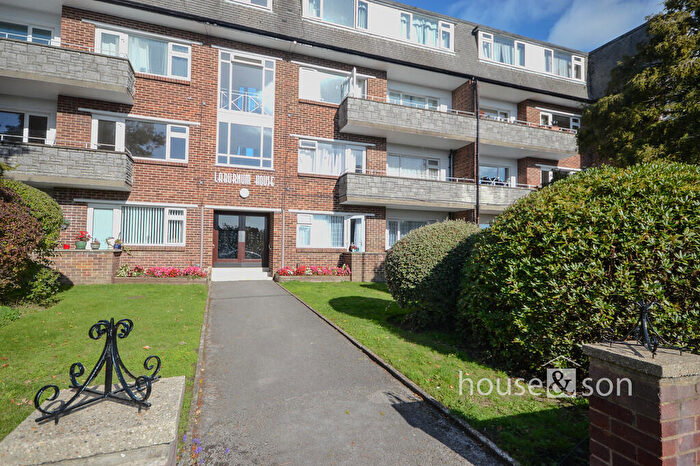 2 Bedroom Apartment For Sale In Redhill Drive, Bournemouth, BH10